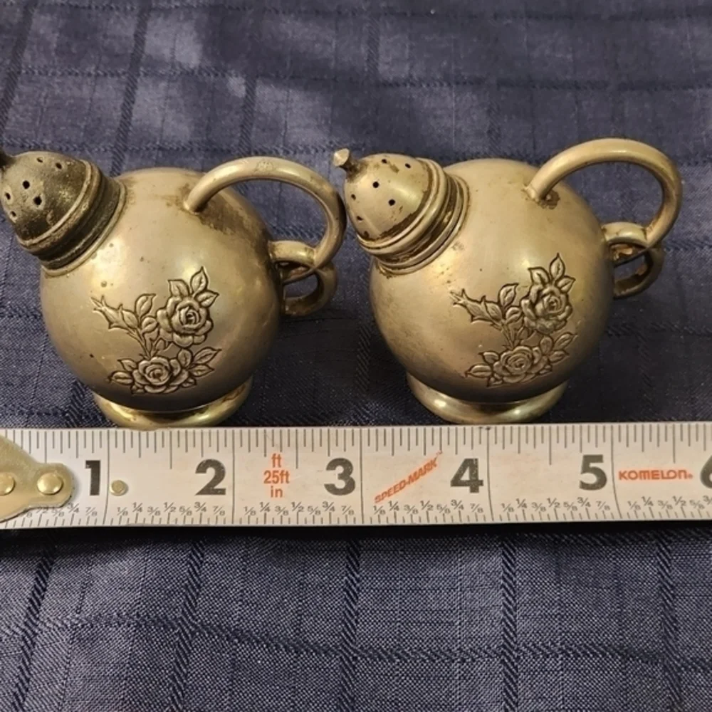 Vintage Metal Reg' D. Design Made In Japan‎ Salt And Pepper Shakers
